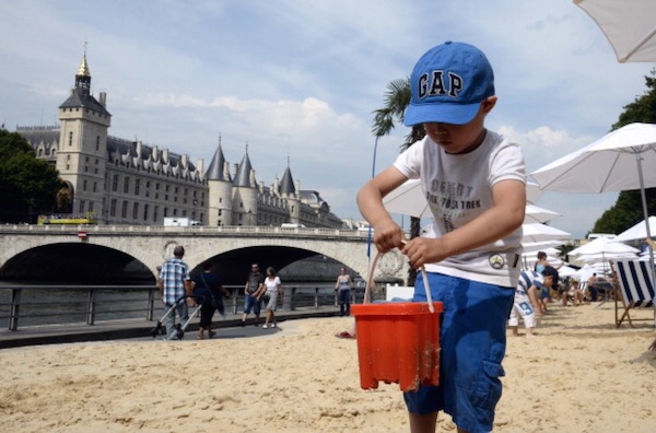 Paris Plages : sur les pavés, le sable