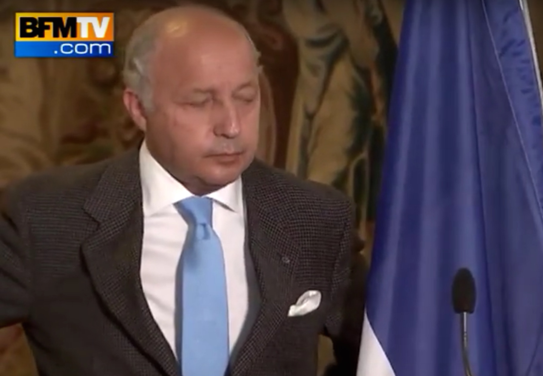 Laurent Fabius victime d’un malaise en direct à Prague