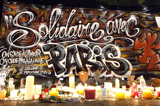 Attentats du 13 novembre à Paris : témoignages, hommages et réactions en vidéos