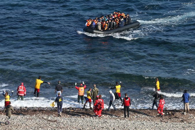 « Pratiquement impossible » de repérer les djihadistes dans la foule de migrants, avouent les autorités grecques