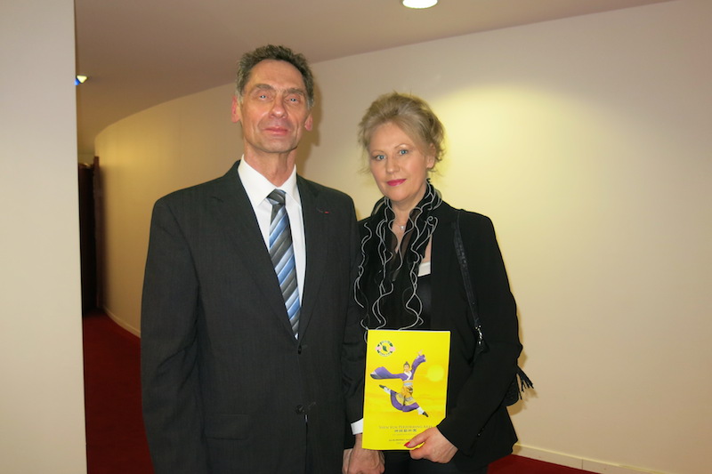 Un représentant de l’État français dit de Shen Yun : «Un très bel exercice, très pertinent. » 