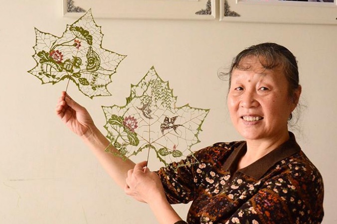 Cette artiste chinoise crée de magnifiques œuvres en utilisant seulement des feuilles