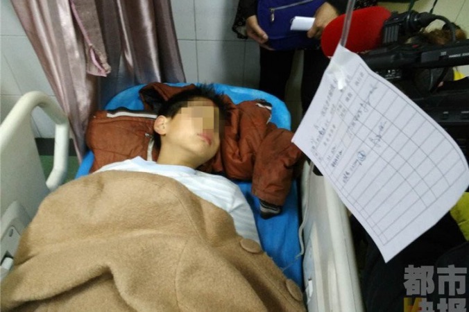 Un Chinois fracture les os d&rsquo;un enfant après avoir été battu au ping-pong