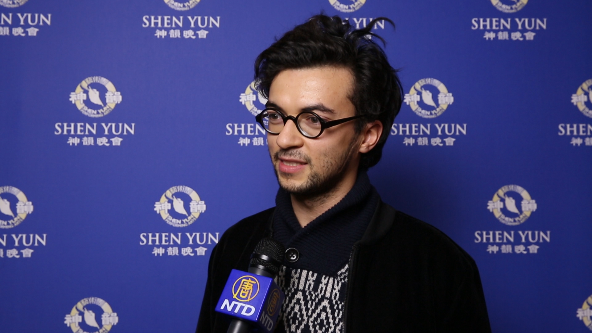 Shen Yun à Paris : « Un cocktail de couleurs très explosives », d’après un créateur de haute couture