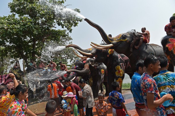 Le Nouvel an thaïlandais fêté en bataille d&rsquo;eau, malgré la sécheresse