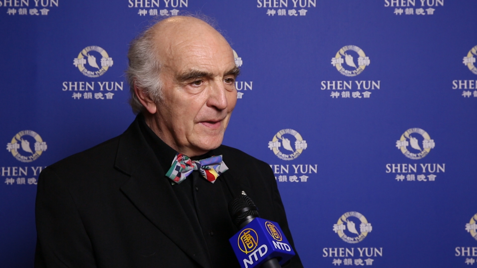 Shen Yun, « c’est un futur prometteur », explique un artiste peintre