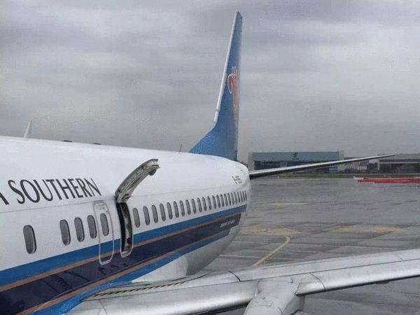 Un passager ouvre l&rsquo;issue de secours sur un vol chinois