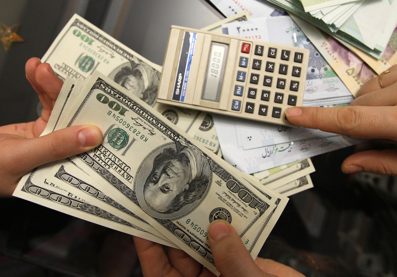 Les vraies raisons derrière les taux d’intérêt négatifs et l’interdiction de l’argent comptant