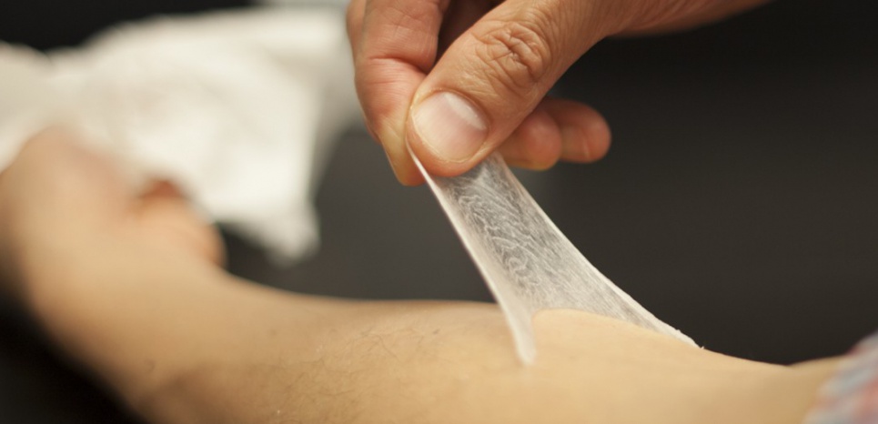 Des scientifiques développent une « seconde peau » qui peut masquer instantanément les signes de vieillissement