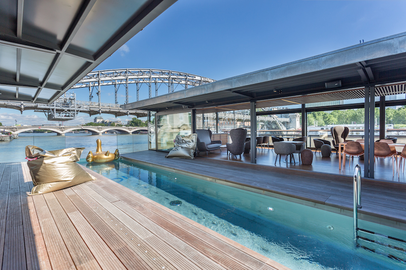 Le premier hôtel-bar flottant parisien vient d’ouvrir : L’Off Paris Seine