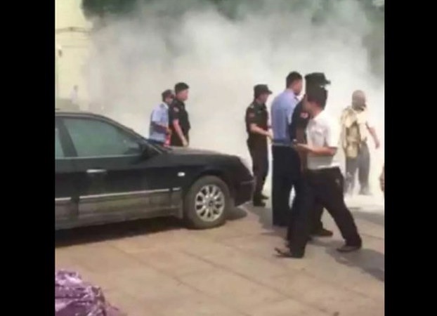 Un père chinois s’immole par le feu suite au refus d’une école pour accepter son fils