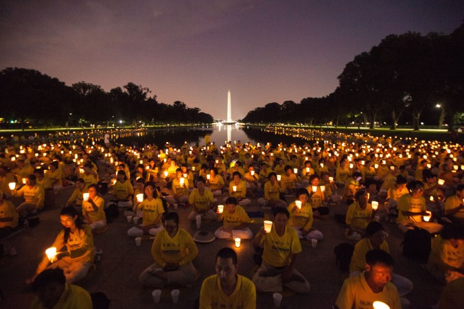 Veillée aux chandelles pour la 17e année de la persécution du Falun Gong, le 14 juillet à Washington D.C.