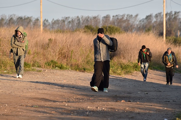 Calais, vu des deux côtés de la Manche