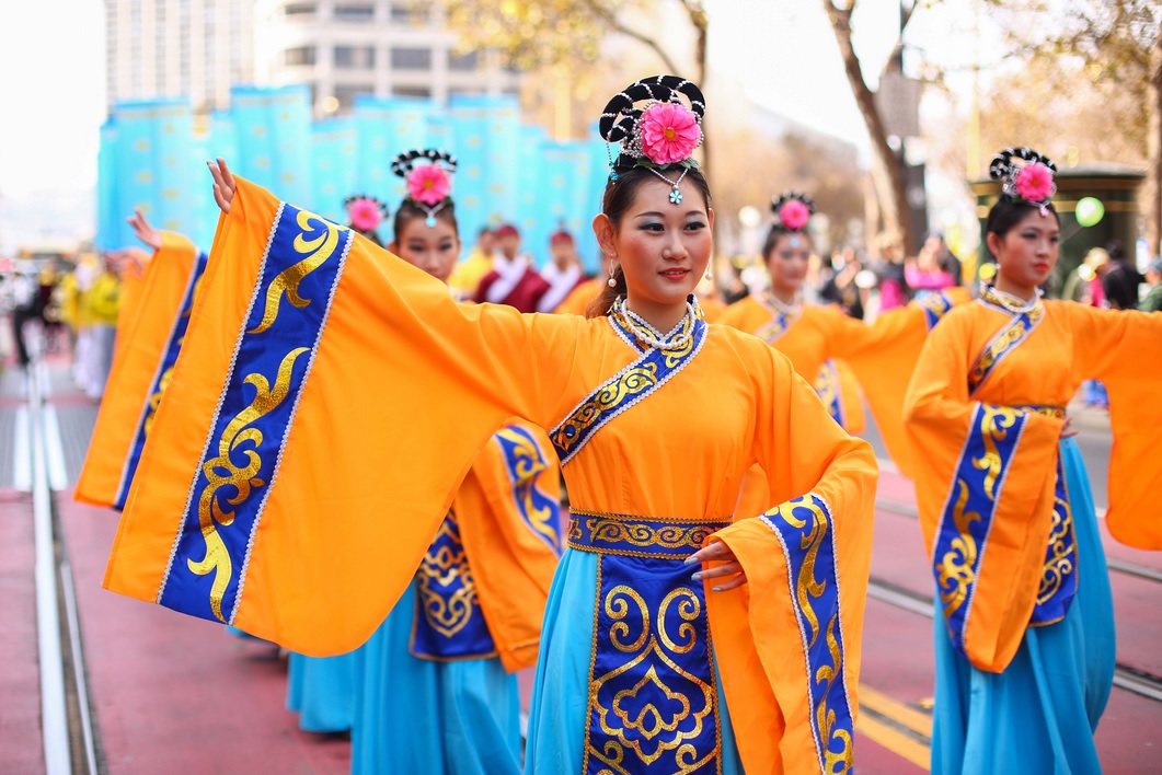 La marche colorée du Falun Gong amène un important message à San Francisco