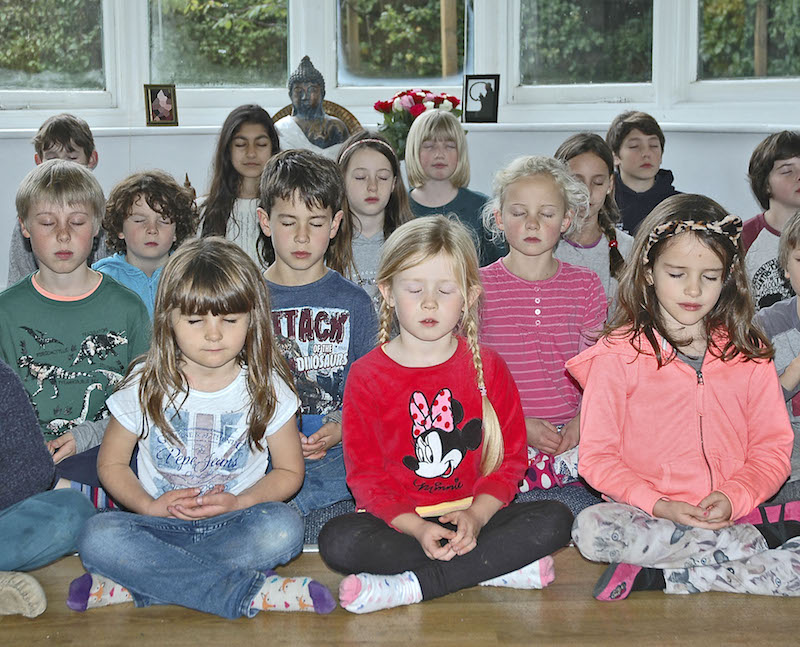 La méditation pour apprendre à vivre en société