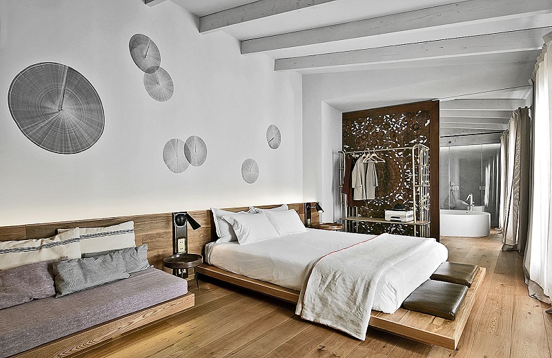 Pour un hôtel de charme : des matériaux naturels et des salles de bains « espace de vie »