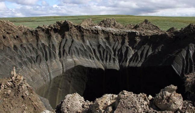 À quoi est due la formation de ces nouveaux cratères en Russie ?