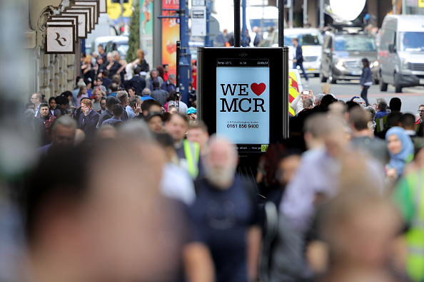 Attentat de la Manchester Arena : l’incroyable solidarité des habitants pendant une nuit d’horreur
