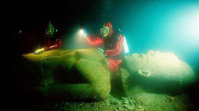 Des statues géantes de 5 m découvertes sur un site « mythologique » englouti près de la côte égyptienne