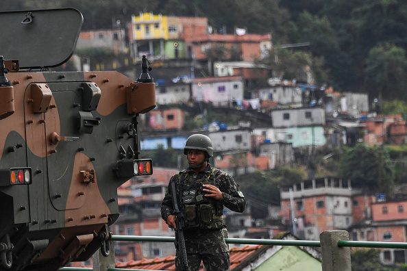 Brésil: les autorités descendent en force dans des favelas de Rio