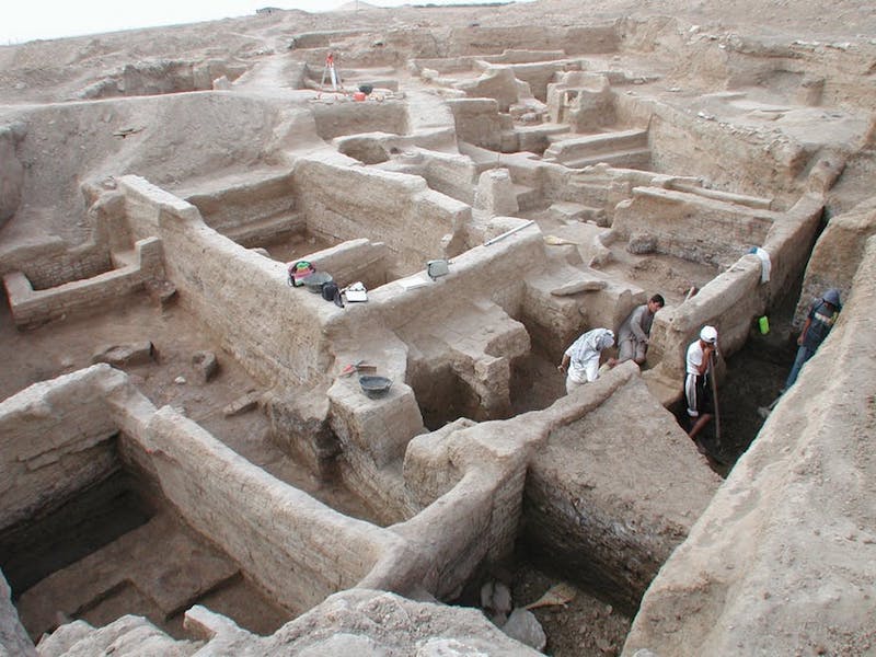 Face aux patrimoines culturels détruits du Proche-Orient ancien : défis de la reconstitution et de la restitution numériques