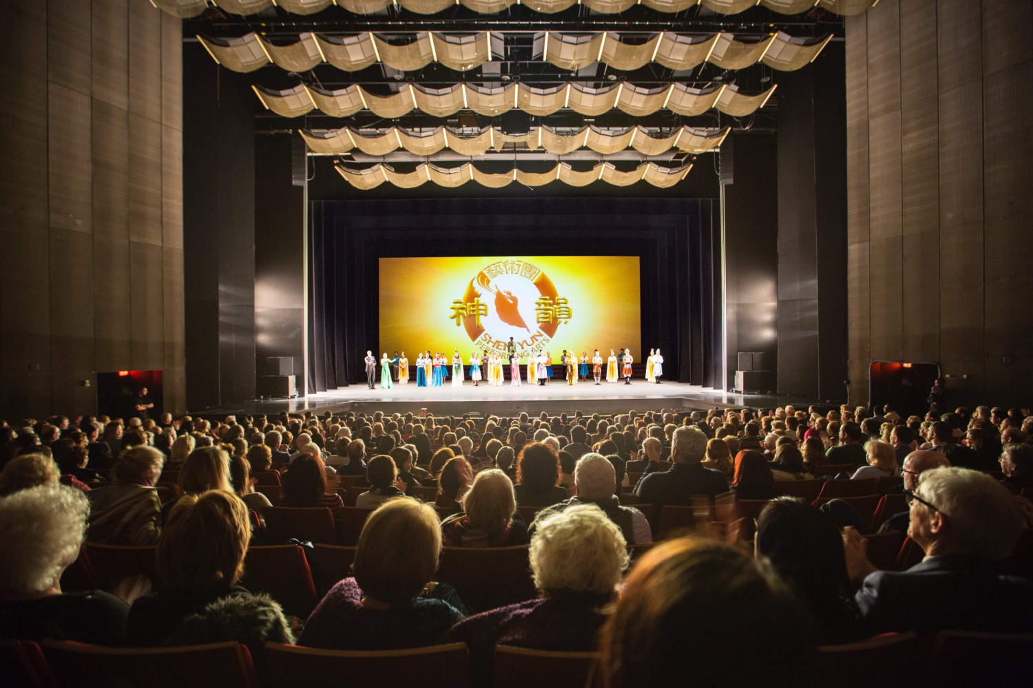 Un designer inspiré par Shen Yun