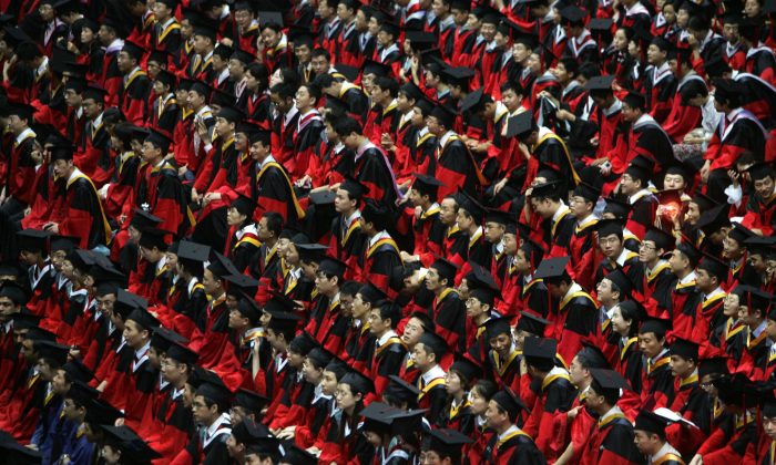 Vous voulez obtenir un diplôme d&rsquo;une université prestigieuse en Chine ? Alors, faites preuve de loyauté envers le Parti communiste