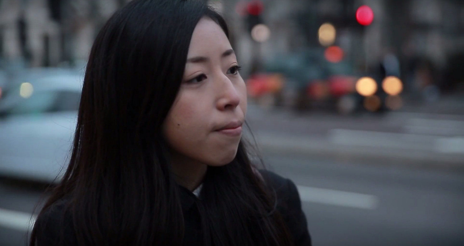 LONDRES – Une jeune femme s&rsquo;inquiète pour son père enfermé dans un camp de la mort en Chine