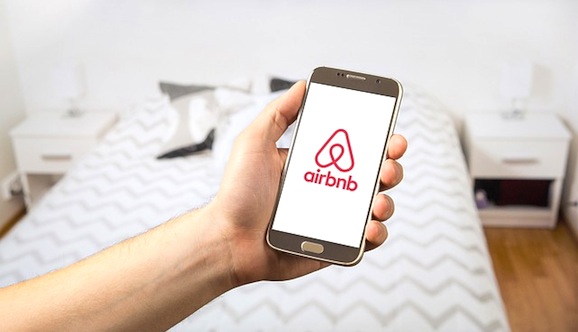 « Niche fiscale Airbnb » : la proposition de loi régulant le marché des meublés touristiques adoptée au Sénat