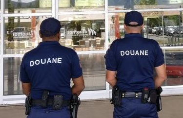 Roubaix : une femme laisse seuls ses six enfants pour acheminer de la drogue en Guyane
