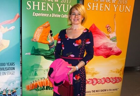 Shen Yun à Paris : « C’est très beau, j’avais des larmes qui coulaient »