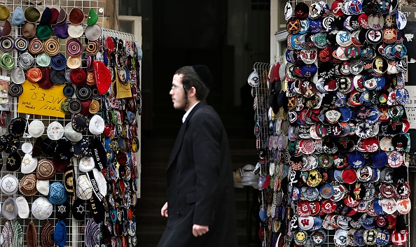 Une jeune femme condamnée pour avoir piétiné et craché sur une kippa