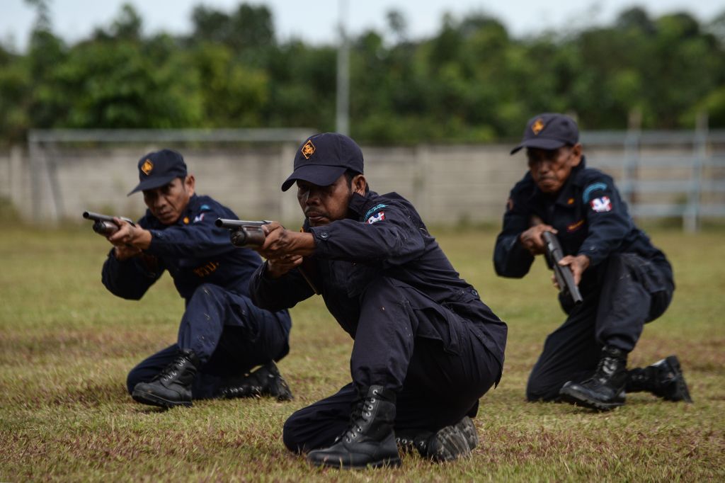 Thaïlande: un chauffeur de taxi piège des policiers ripoux sur internet
