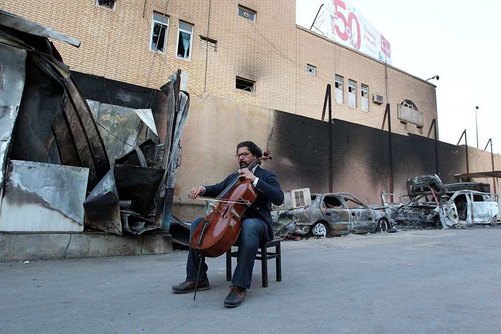 Dans les ruines de Mossoul, des notes de musique comme symbole de paix