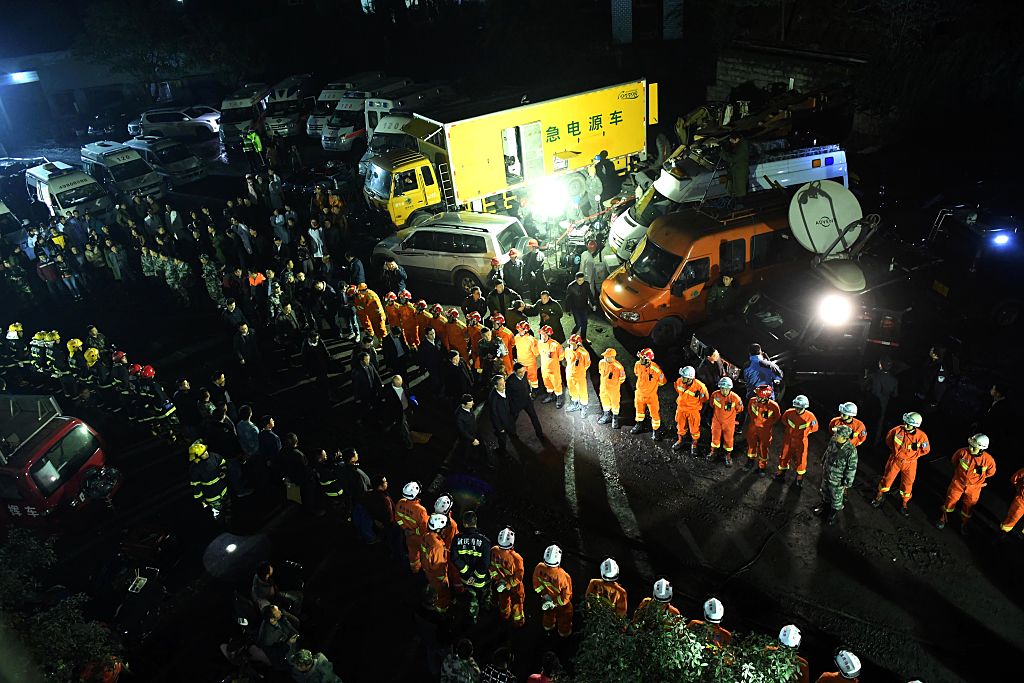 Onze morts, 25 personnes piégées par une explosion dans une mine en Chine (média)