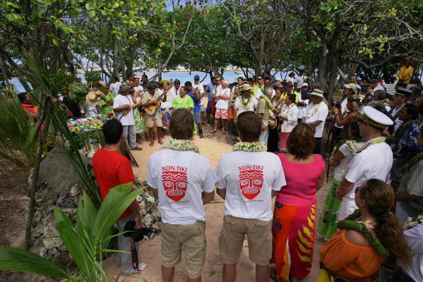 Un cargo chargé de zinc s’échoue sur un récif en Polynésie française