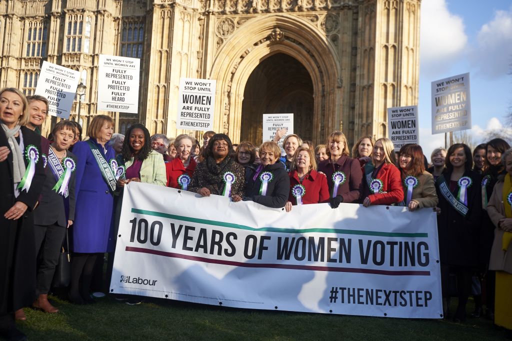 Des femmes britanniques défilent pour le centenaire de leur droit de vote