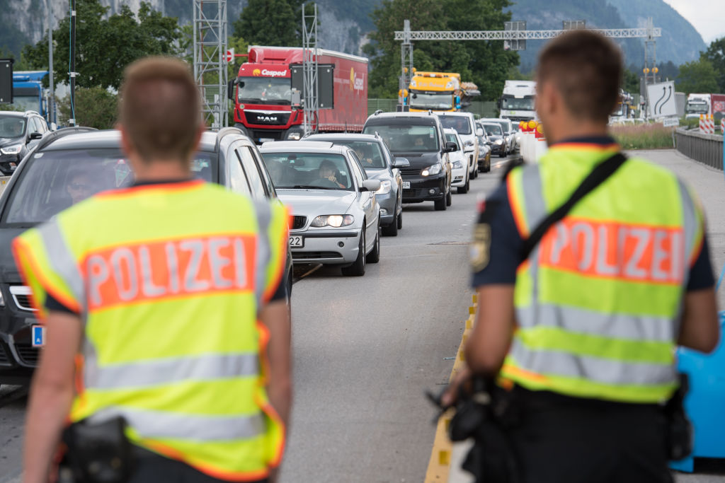 Migrants: le ministre allemand menace de fermer les frontières en juillet faute d&rsquo;accord européen