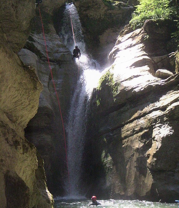 Le coasteering à l&rsquo;assaut des falaises françaises