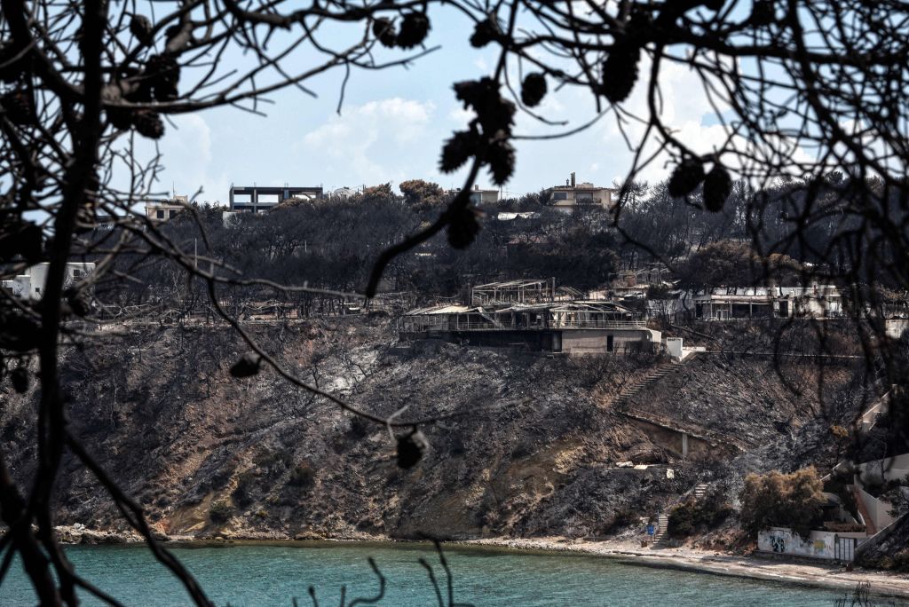 Grèce: Tsipras enfin sur les lieux du désastre, l&rsquo;opposition monte au créneau