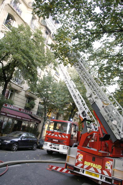 Une femme et trois enfants meurent dans l&rsquo;incendie d&rsquo;une tour près de Paris