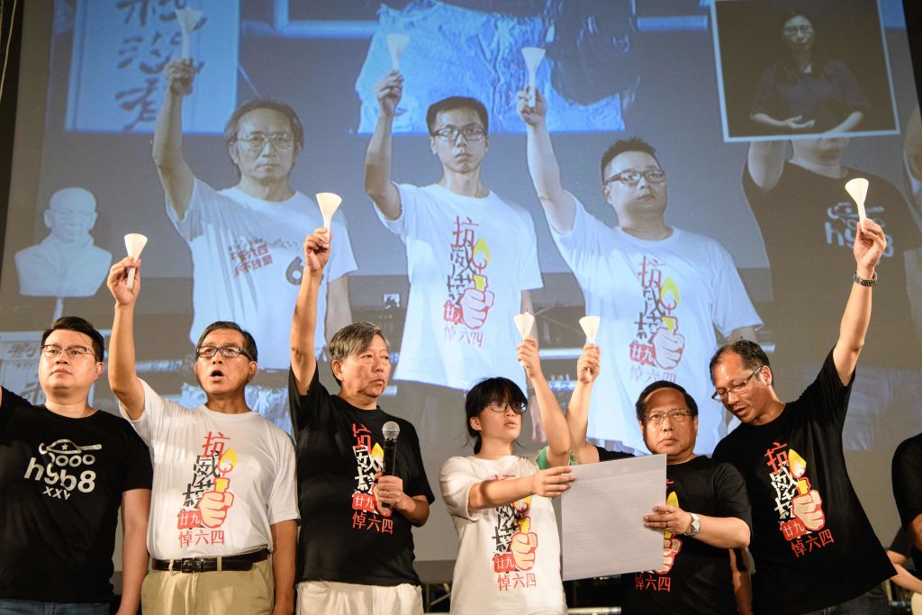 Hong Kong: des milliers de manifestants malgré la pression croissante des autorités