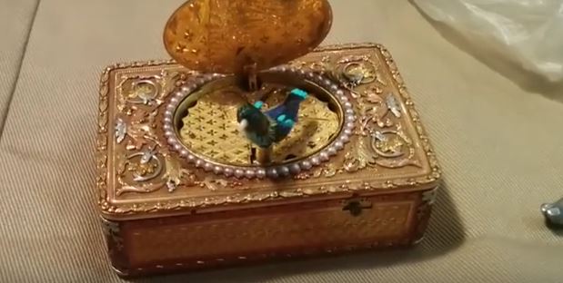 Ce jouet suisse de 200 ans est tout simplement fantastique !