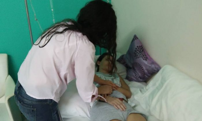 Une femme dans le coma donne naissance à un petit garçon en bonne santé. Mais tout change alors que sa sœur lui rend visite avec le nouveau-né