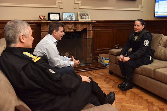 Argentine : grade supérieur pour la policière qui avait allaité l&rsquo;enfant abandonné