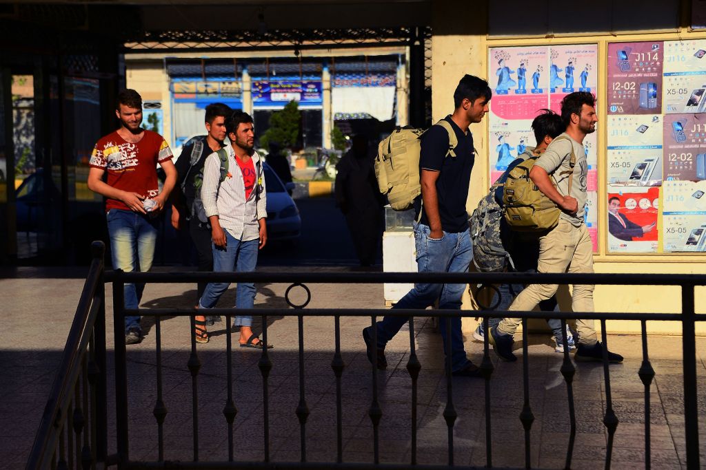 Frappés par la crise économique en Iran, des Afghans rentrent en masse dans leur pays