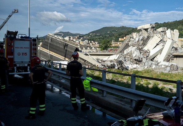 Gênes: les sauveteurs s&rsquo;affairent toute la nuit, le bilan monte à 35 morts