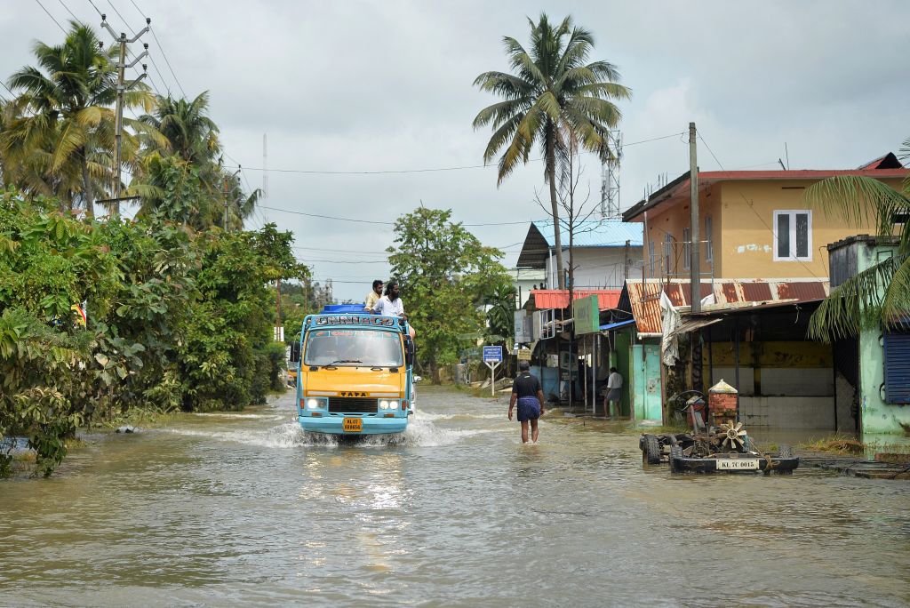 Au Kerala sous les eaux, une odeur fétide et obsédante