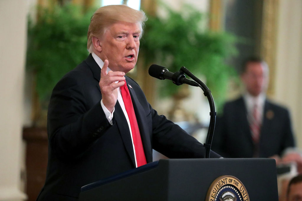 Trump: les marchés vont « s&rsquo;effondrer » si je suis destitué