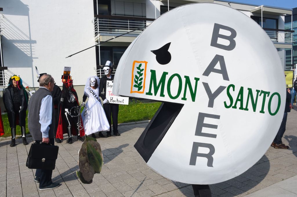 De l&rsquo;héroïne au glyphosate: trois choses à savoir sur Bayer et Monsanto
